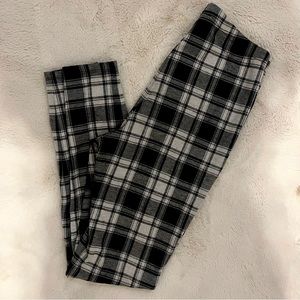 EXPRESS BLACK & WHITE PLAID LEGGING sz XS Offers Welcome